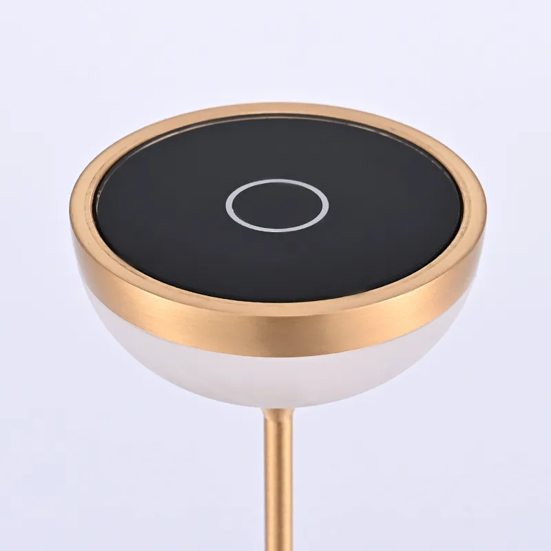 Nuevas lámparas de mesa inalámbricas y creativas de aluminio.  