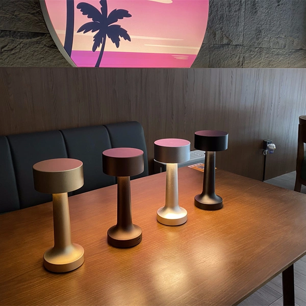 Lámpara de mesa inalámbrica LED con control táctil rsj-c001 para restaurante