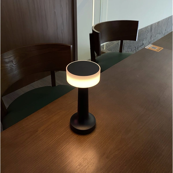 Lámpara de mesa inalámbrica LED con control táctil rsj-c001 para restaurante