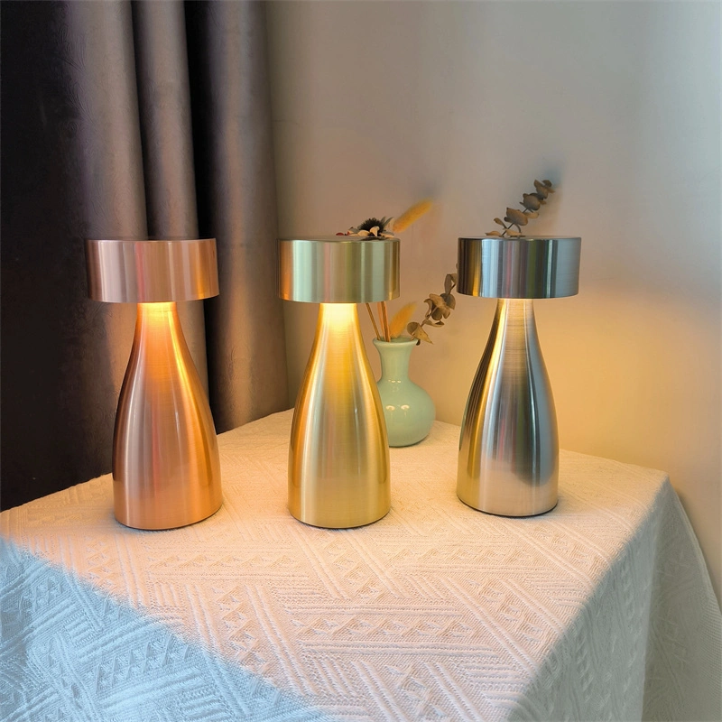 Lámpara de mesa inalámbrica led de metal con control táctil para restaurante 