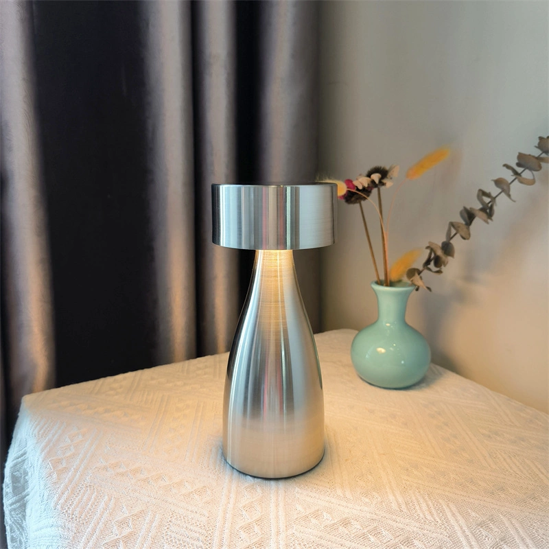 Lámpara de mesa inalámbrica led de metal con control táctil para restaurante 