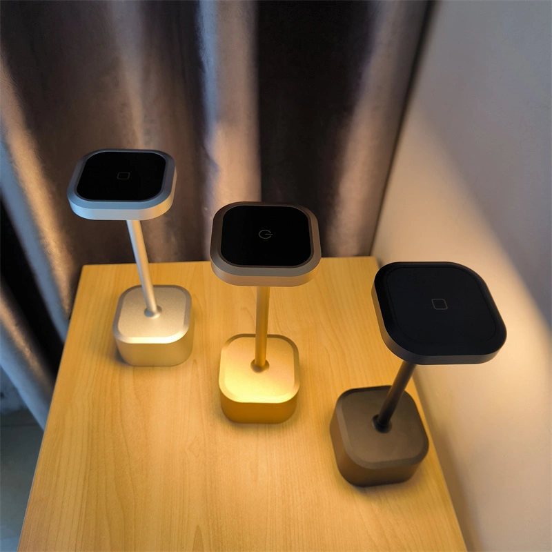 شحن لاسلكي مصباح طاولة قابل لإعادة الشحن