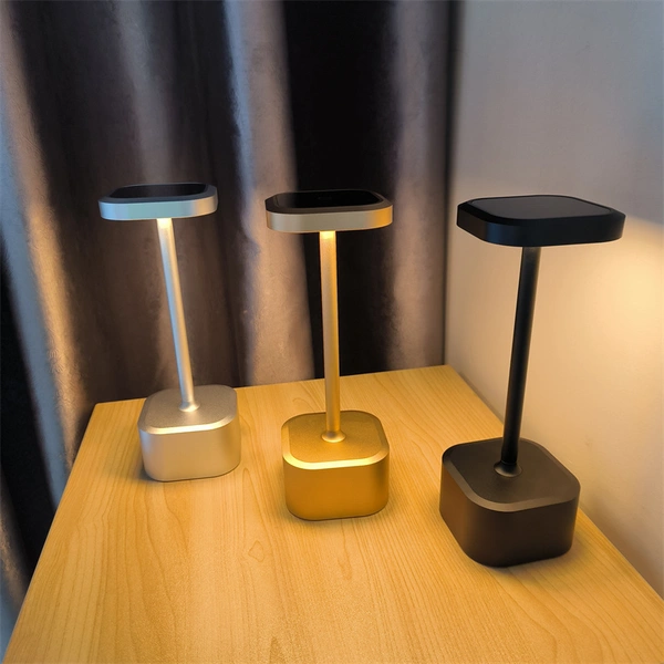 شحن لاسلكي مصباح طاولة قابل لإعادة الشحن