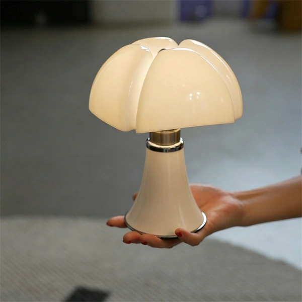 Modern Cordless Touch Dimming USB Type-C Charging for Mini Bat Pipistrello Italian Design Lamp with 3000mAh Rechargeable Battery