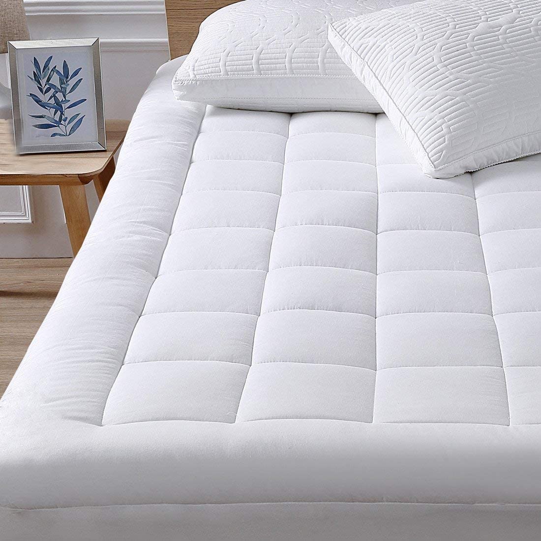 Guangzhou Manufacturer of Down & Feather Hotel Mattress Pads