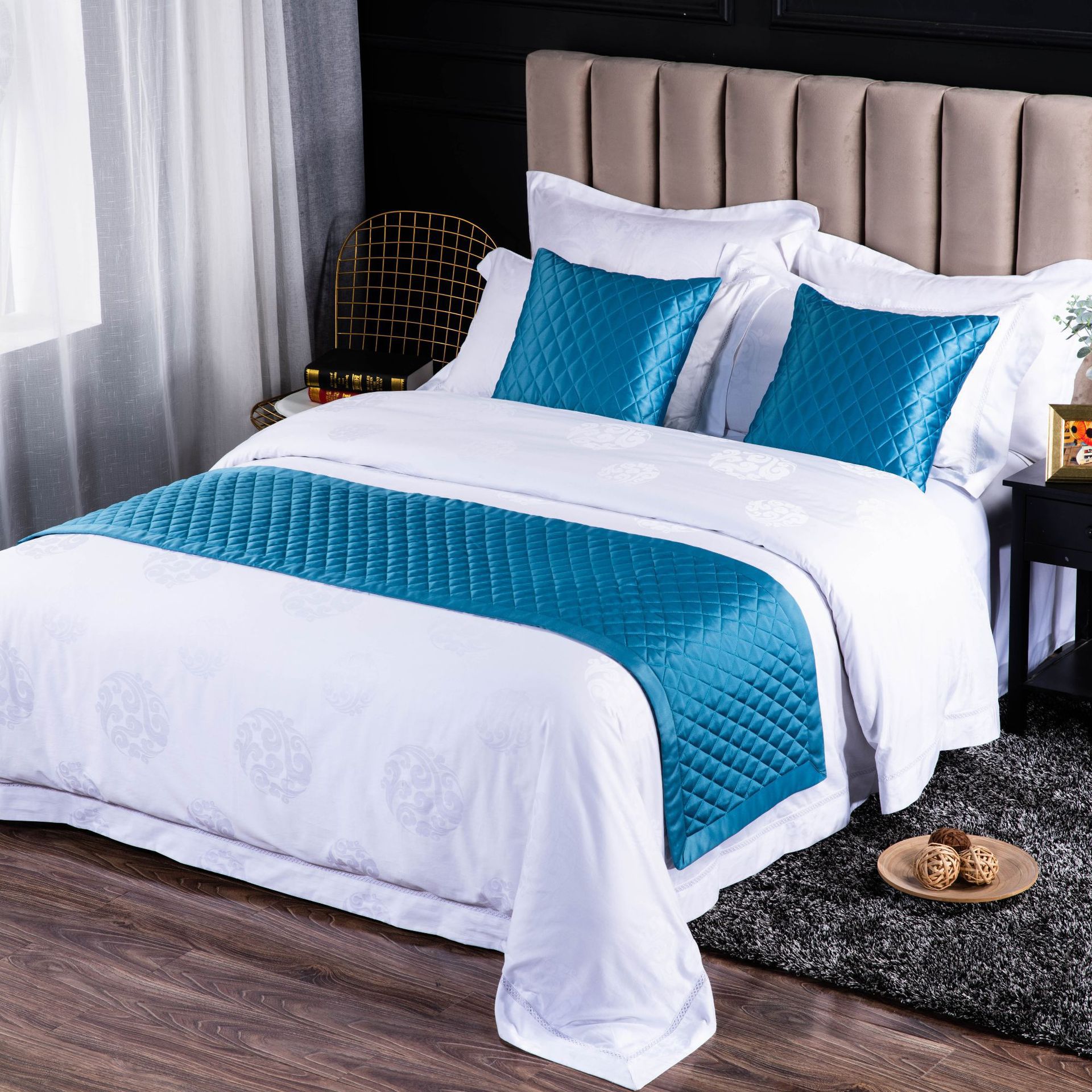 High-Quality Geometric Bed Runner & Pillows