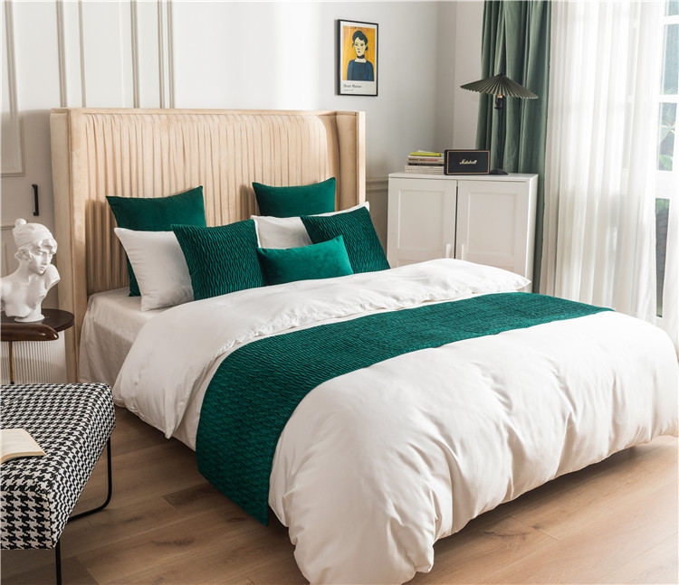 Nordic Light Luxury Velvet Pleated Bed Runner