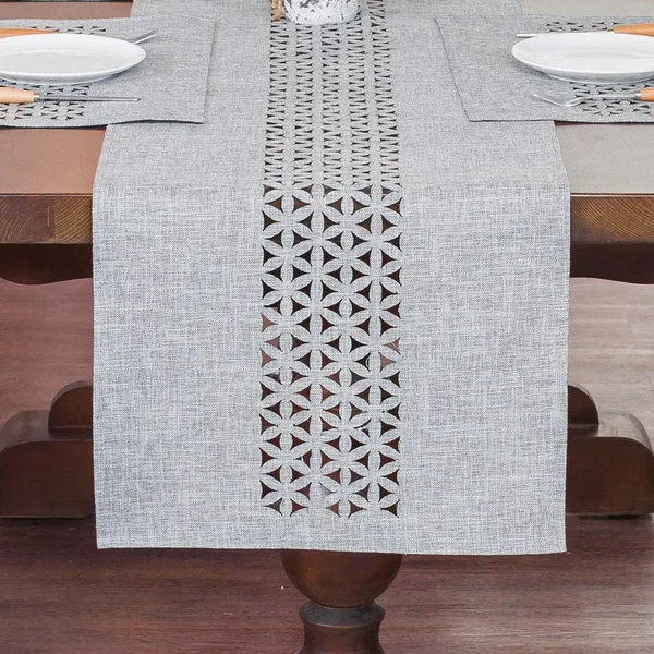 elegante camino de mesa con ojales de doble capa