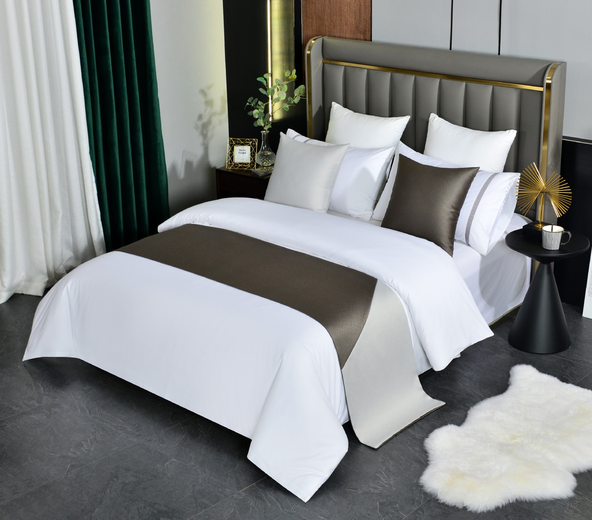 Modern Color Contrast Star Hotel Bed Runner & Pillow