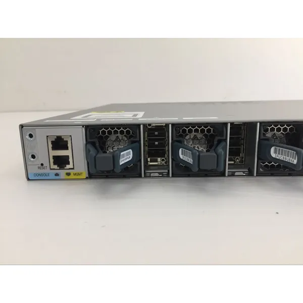 Cisco Catalyst 3850 Switch WS-C3850-24P-E