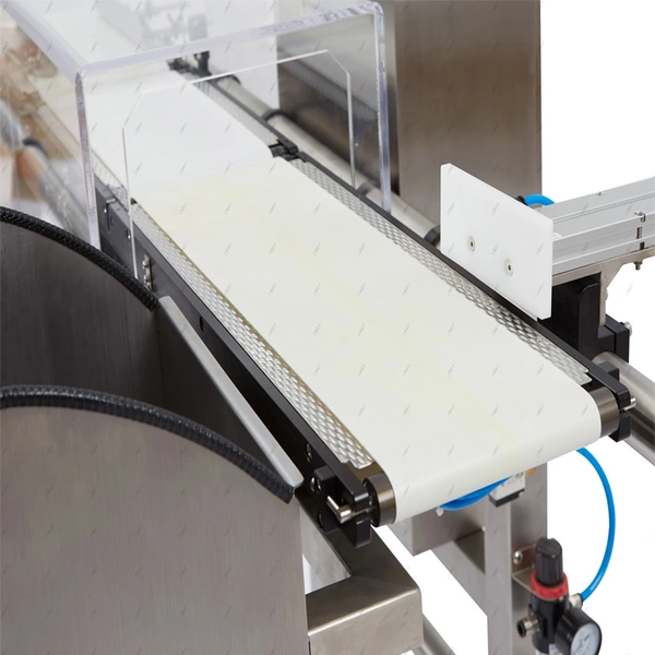 Checkweigher Embedded in Production Line for Weighing Filled but Uncapped Bottles