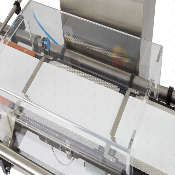 Checkweigher Embedded in Production Line for Weighing Filled but Uncapped Bottles