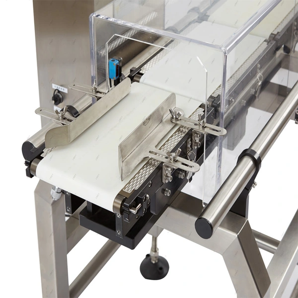 Checkweigher Embedded in Production Line for Weighing Filled but Uncapped Bottles
