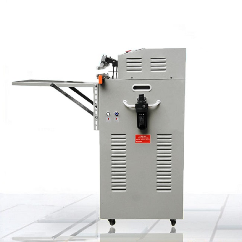 Mobile type and suction type vacuum packaging machine