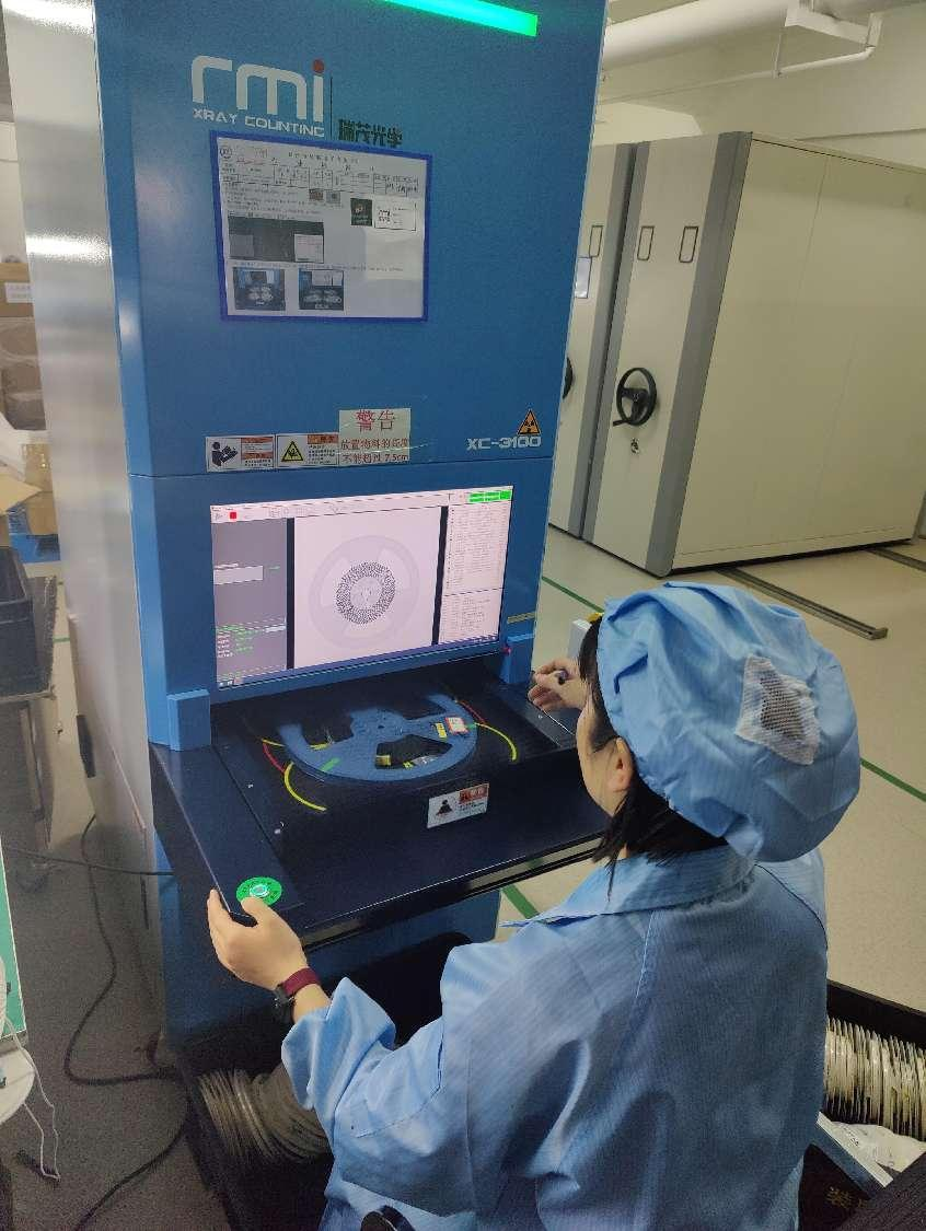 آلة المواد الكهربائية