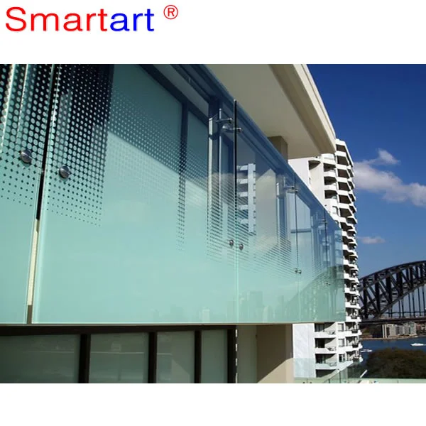 balustrade en verre trempé montée latéralement