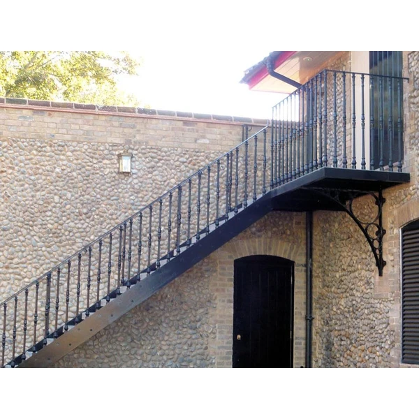 умный арт профессиональный оптовик сделал стальную структурную лестницу  