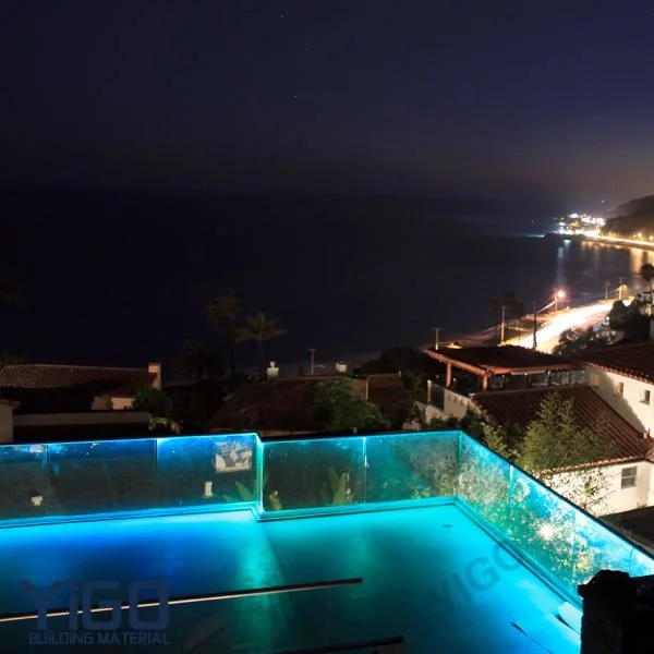 garde-corps extérieur en verre à LED