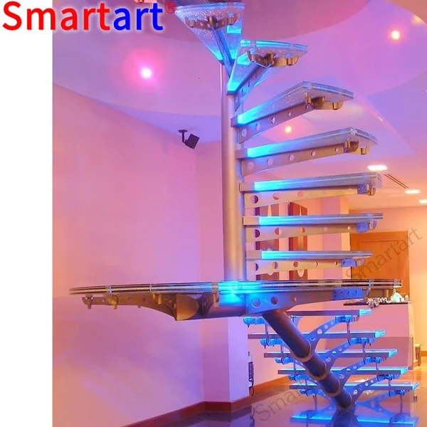 Escalera interior de caracol de cristal y acero de última generación