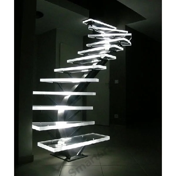 Escalera de cristal interior de diseño moderno.  