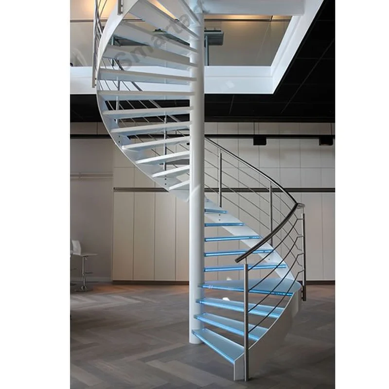 Escalera interior de caracol de cristal y acero de última generación