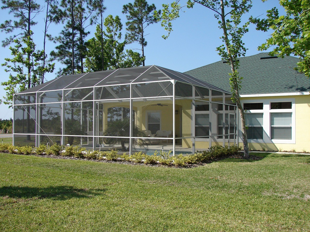 Motorized Glass Houses:Redefining Modern Living