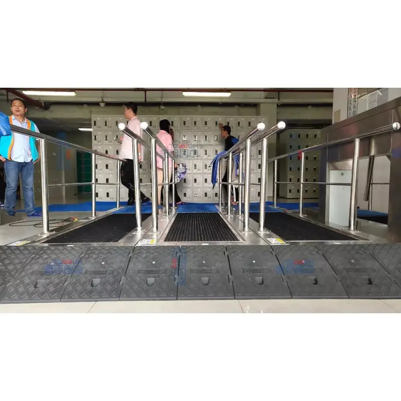 nettoyeur de fond de chaussure walkelator intelligent de type chenille / machine de nettoyage de chaussures pour atelier sans crépuscule - partenaire d'usine smart ems