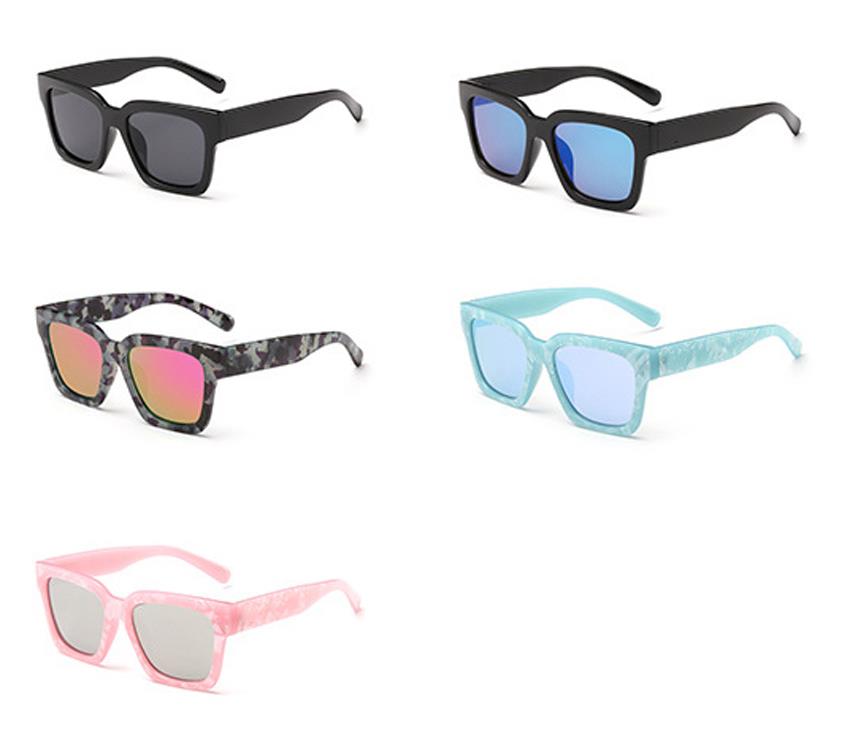 Thick frame plastic sunglasses