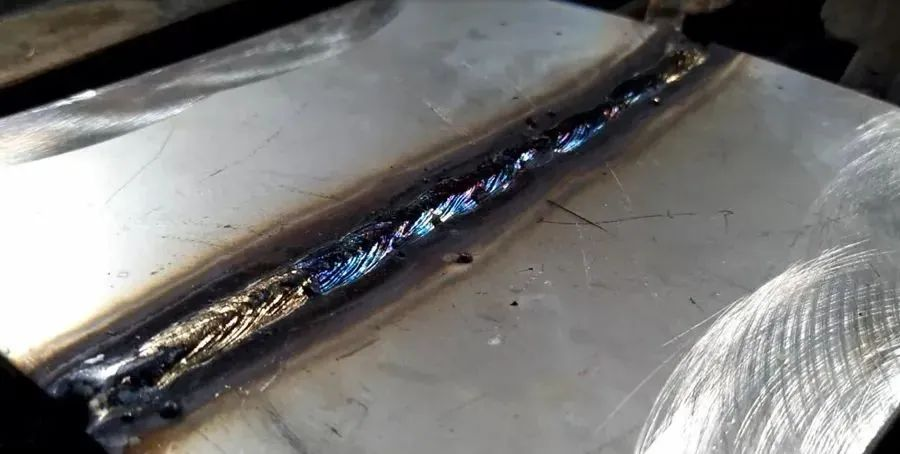 Cordón de soldadura defectuoso.png