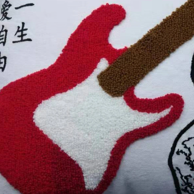 Подушка из синели с нашивками из синели, нашивки из синели 