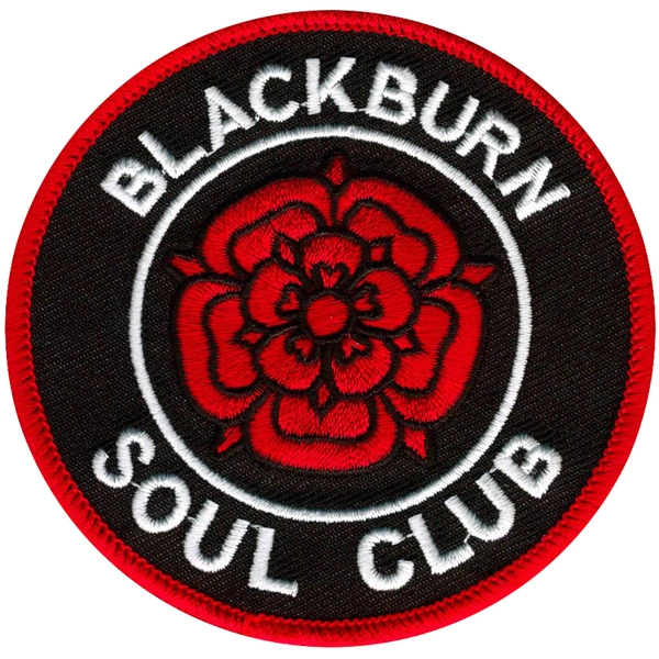 вышитые нашивки на куртках клубной формы