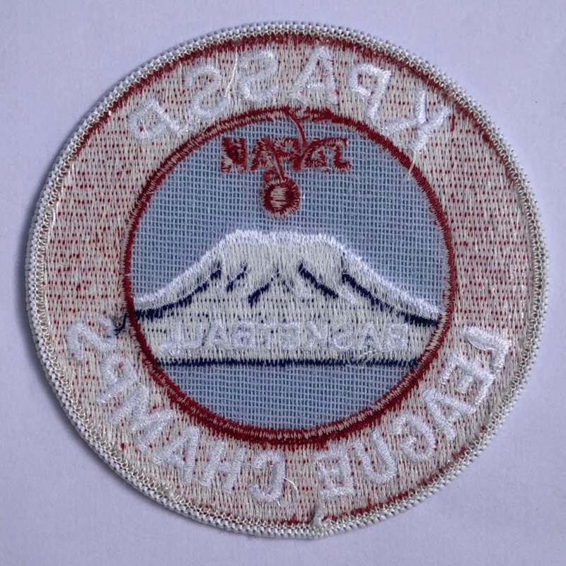 утюг на вышитых нашивках значки для форменных курток 