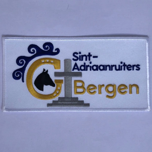 Пришиваем нашивки нашивок значки к форменным жакетам