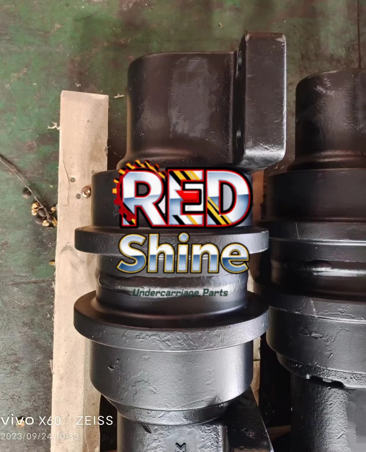 Aftermarket Carrier Roller Replacement for PC600-6 PC600-7 PC600LC-8 PC650LC-6 EX500 EX550 EX600