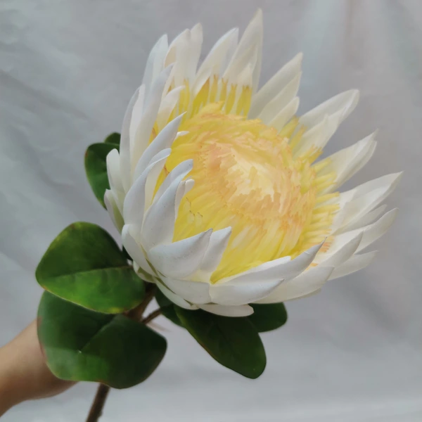 High quality simulation hand feel protea cynaroides flowers