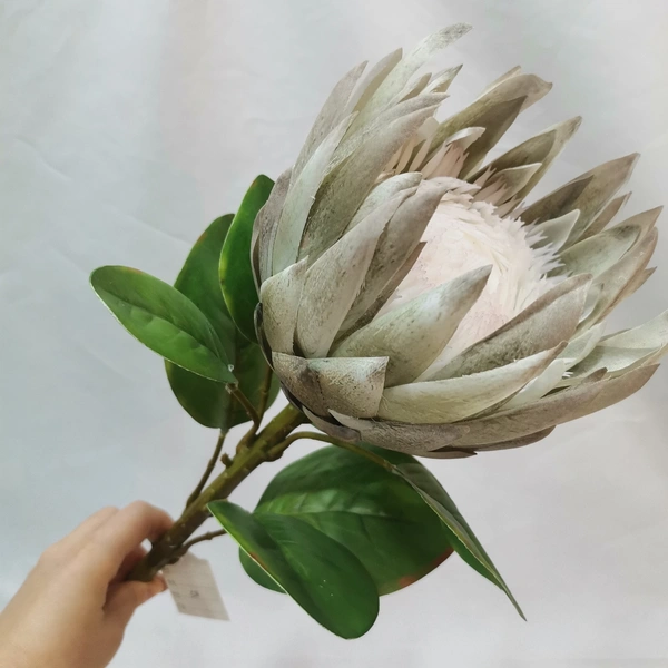 High quality simulation hand feel protea cynaroides flowers