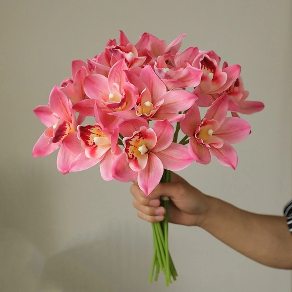 Hot design 6 heads lifelike artificial arrangement cymbidium orchid flower bouquet for bride holding flower home decoration
