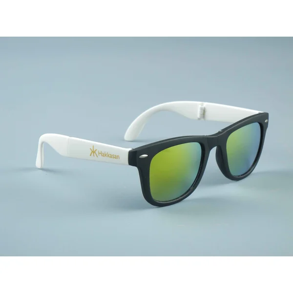 China Customized Folding Sunglasses With Logo 