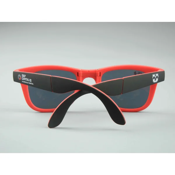 China Customized Folding Sunglasses With Logo 