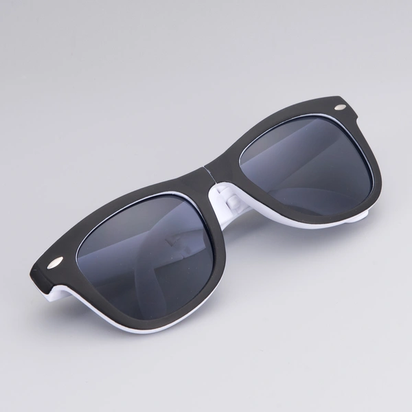 China Customized Folding Sunglasses With Logo 