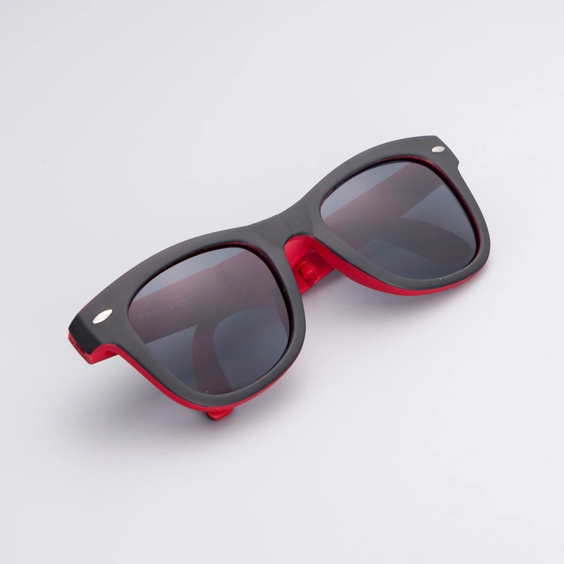 China Customized Folding Sunglasses With Logo 