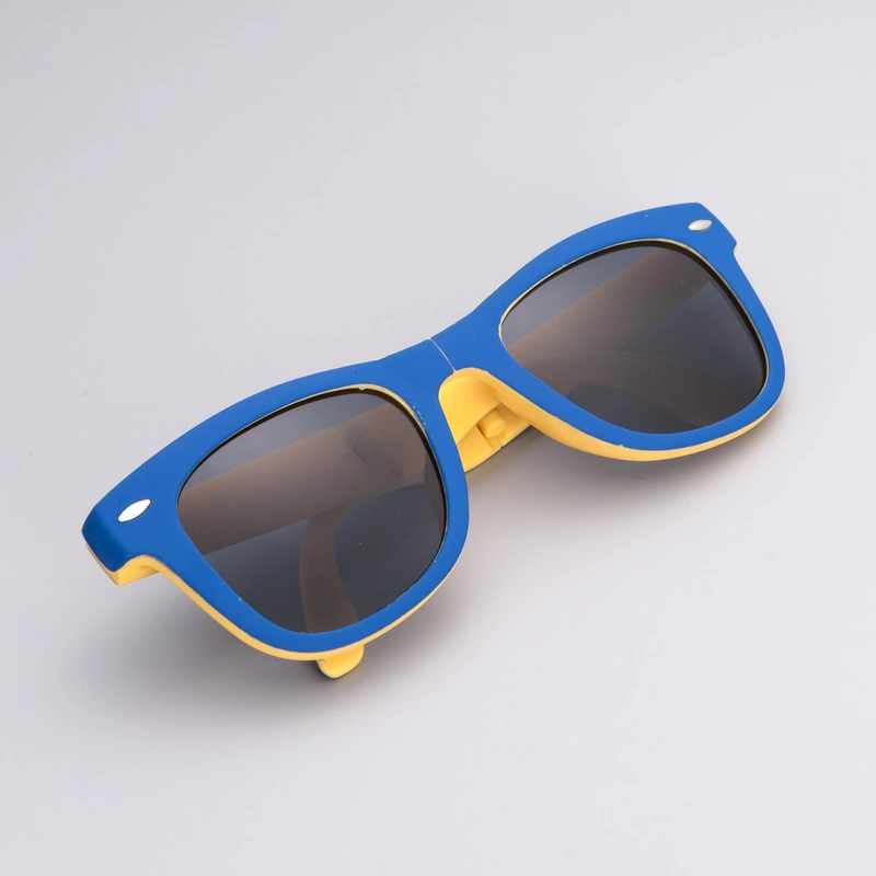 China Customized Folding Sunglasses With Logo 