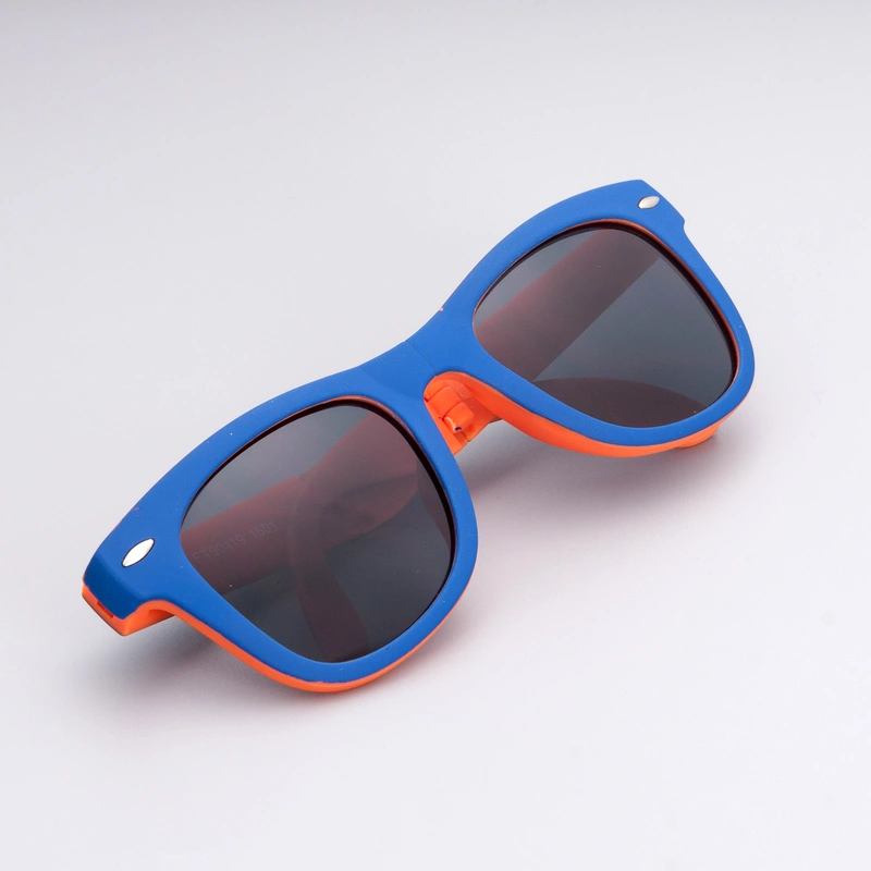 China Customized Folding Sunglasses With Logo 
