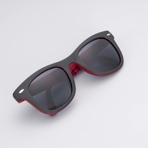 China Customized Folding Sunglasses With Logo 