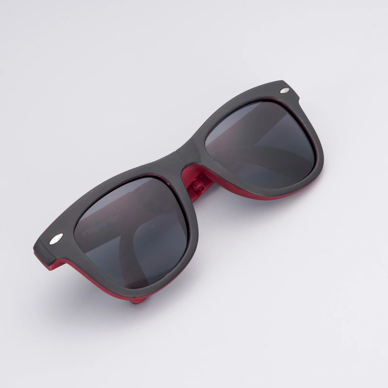 China Customized Folding Sunglasses With Logo 