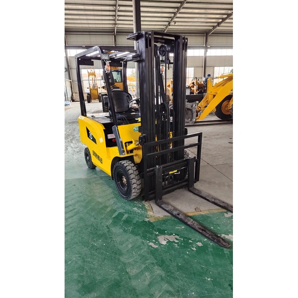 chariot élévateur électrique puissant à 4 roues