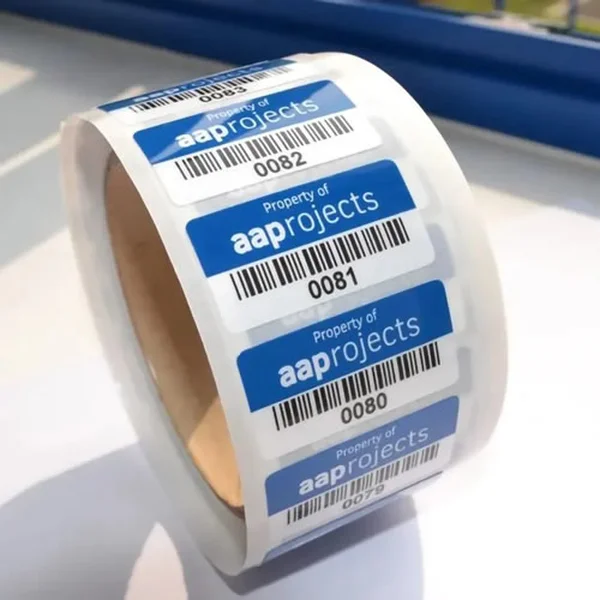 étiquettes de suivi des actifs personnalisées – durables et compatibles avec les codes-barres