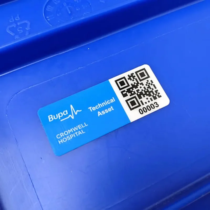 étiquettes de suivi des actifs personnalisées – durables et compatibles avec les codes-barres