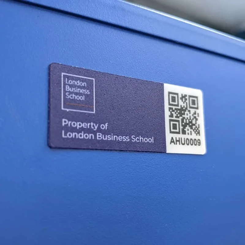 étiquettes de suivi des actifs personnalisées – durables et compatibles avec les codes-barres