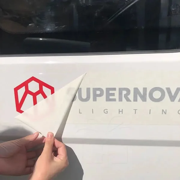 autocollants personnalisés pour vitres de voiture – impression durable et résistante aux intempéries